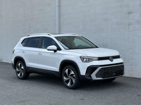 New 2025 Volkswagen Taos SE image 8