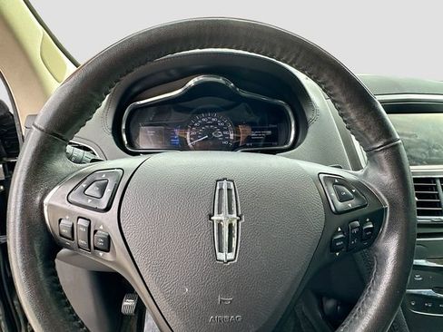 Used 2015 Lincoln MKT FWD image 11