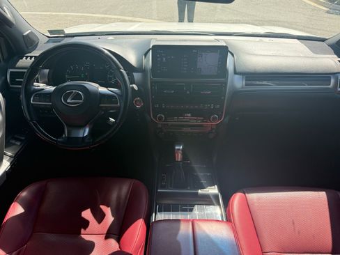 Used 2023 Lexus GX 460 Premium w/ Premium Package image 4