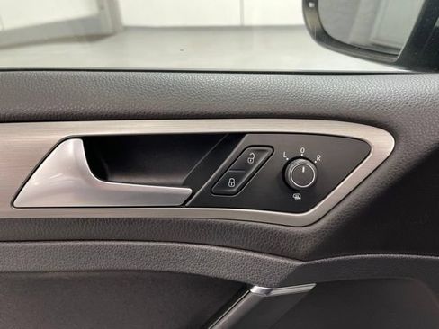 Used 2016 Volkswagen Golf S FWD image 26