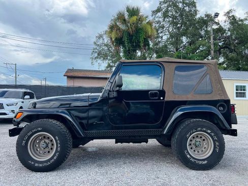 Used 2005 Jeep Wrangler Rubicon AWD/4WD image 6