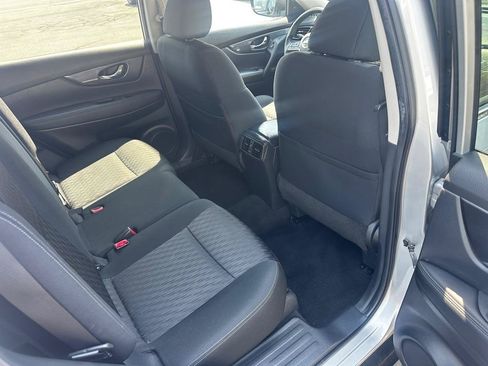 Used 2017 Nissan Rogue SV AWD/4WD image 12