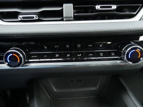 New 2026 Chevrolet Equinox LT image 18