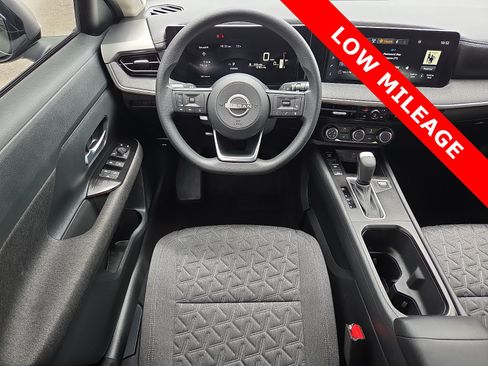 Used 2025 Nissan Kicks SV FWD image 11