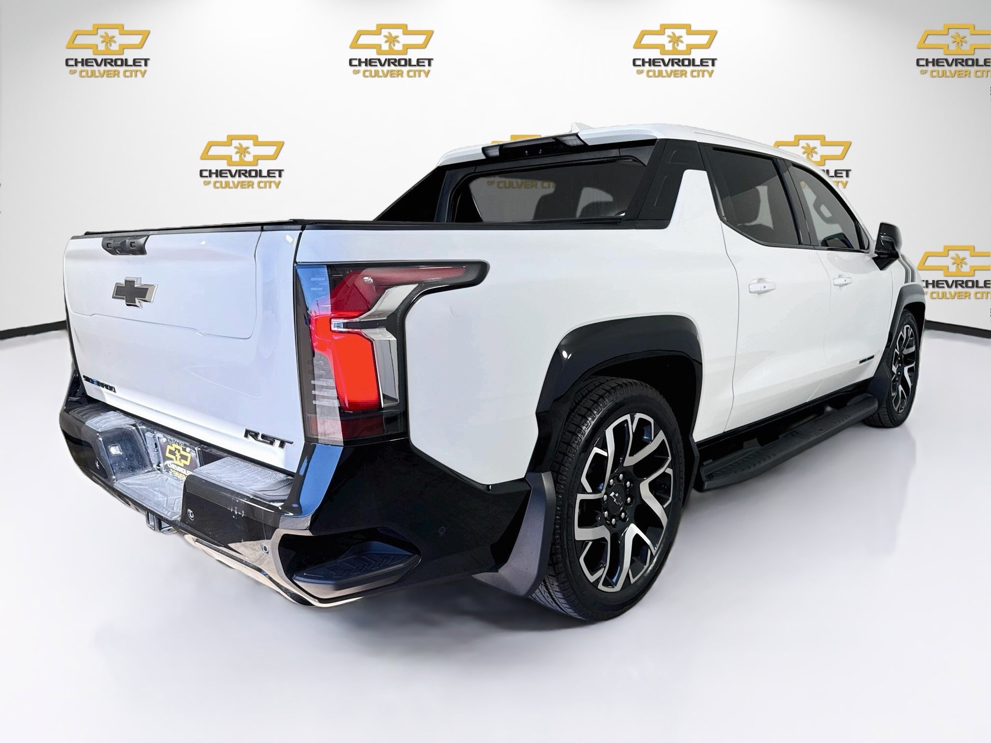 Used 2024 Chevrolet Silverado EV RST AWD/4WD image 8