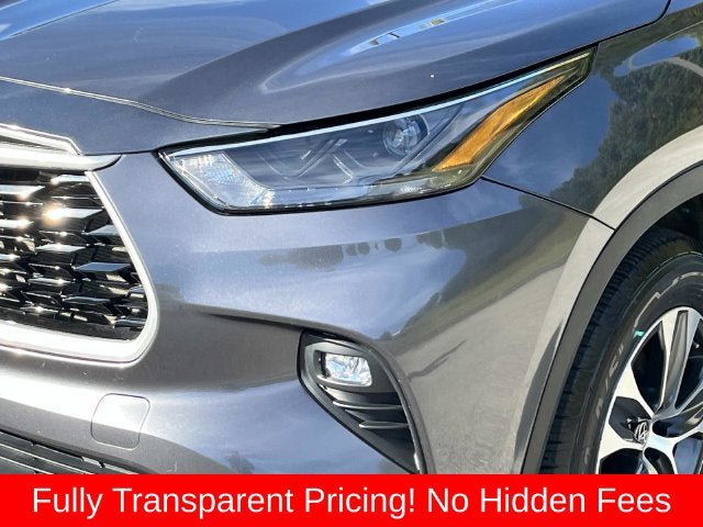 Used 2023 Toyota Highlander XLE AWD/4WD image 10