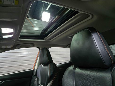 Used 2020 Subaru Crosstrek 2.0i Limited w/ Moonroof Package w/Navigation AWD/4WD image 18