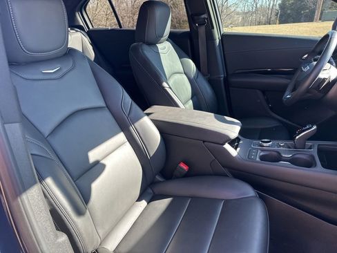 Certified 2024 Cadillac XT4 Luxury w/ Cold Weather Package image 41