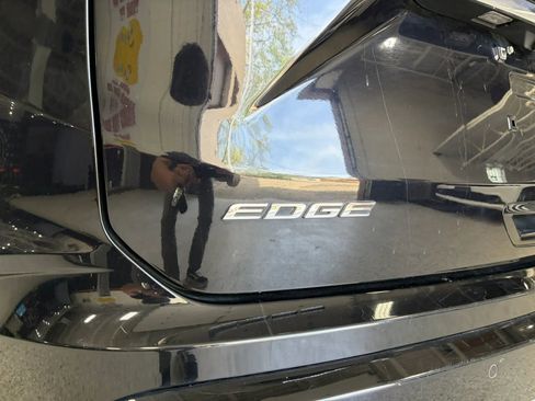 Used 2020 Ford Edge Titanium w/ Equipment Group 301A AWD/4WD image 17