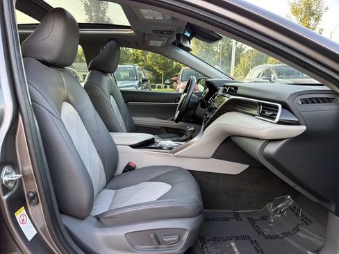 Used 2018 Toyota Camry XLE w/ Driver Assist Package FWD image 17