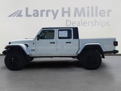 Used 2024 Jeep Gladiator Sport AWD/4WD image 2