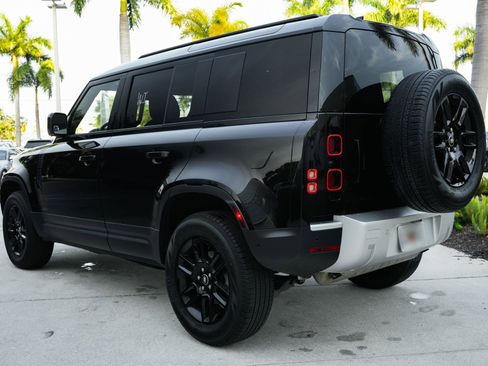 Used 2025 Land Rover Defender 110 S image 6