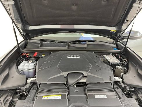 Used 2019 Audi Q8 Premium Plus w/ Premium Plus AWD/4WD image 11