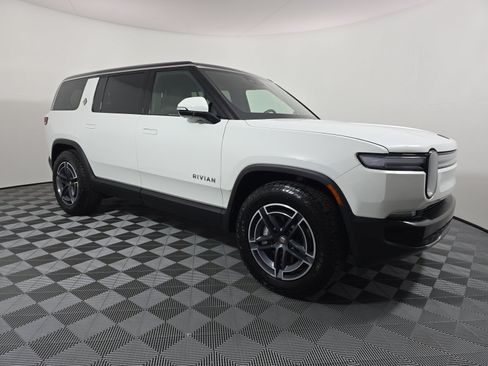 Used 2025 Rivian R1S Adventure Dual AWD/4WD image 7