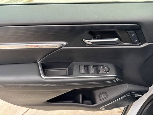 Used 2024 GMC Acadia Elevation image 17