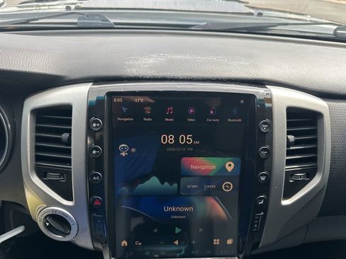 Used 2014 Toyota Tacoma w/ TRD Off-Road Package image 3