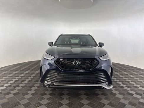 Used 2021 Toyota Highlander XSE image 2