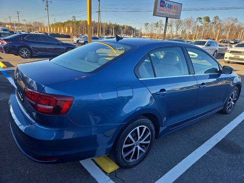 Used 2017 Volkswagen Jetta SE image 5