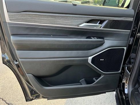 New 2024 Jeep Wagoneer Series III w/ Premium Group I image 20