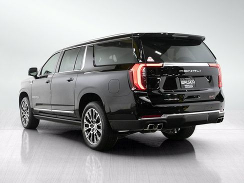 Used 2025 GMC Yukon XL Denali w/ Sun & Power Step Package AWD/4WD image 3