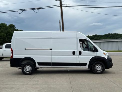 Used 2025 RAM ProMaster 2500 w/ Convenience Group FWD image 18