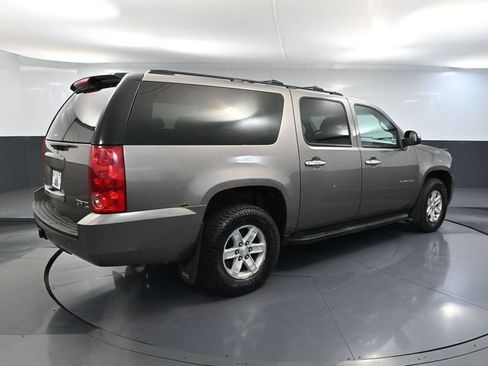 Used 2012 GMC Yukon XL SLT w/ SLT-2 Equipment Package AWD/4WD image 4