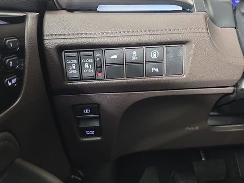 Used 2023 Honda Odyssey Touring image 25