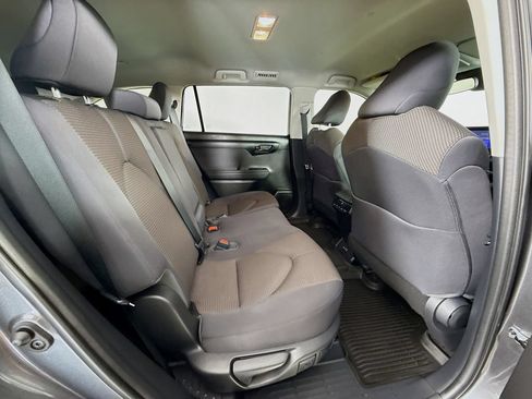 Used 2023 Toyota Highlander LE FWD image 29