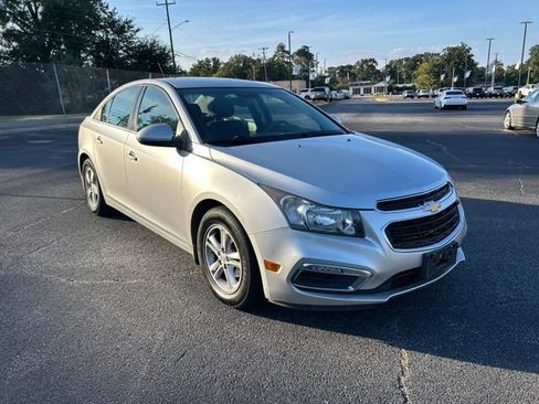 Used 2016 Chevrolet Cruze LT w/ Technology Package FWD image 6
