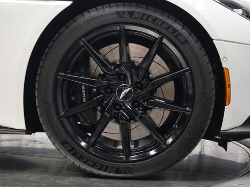 Used 2019 Aston Martin DB11 Volante image 37