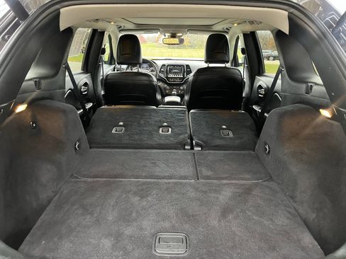 Used 2019 Jeep Cherokee Limited w/ Luxury Group image 35