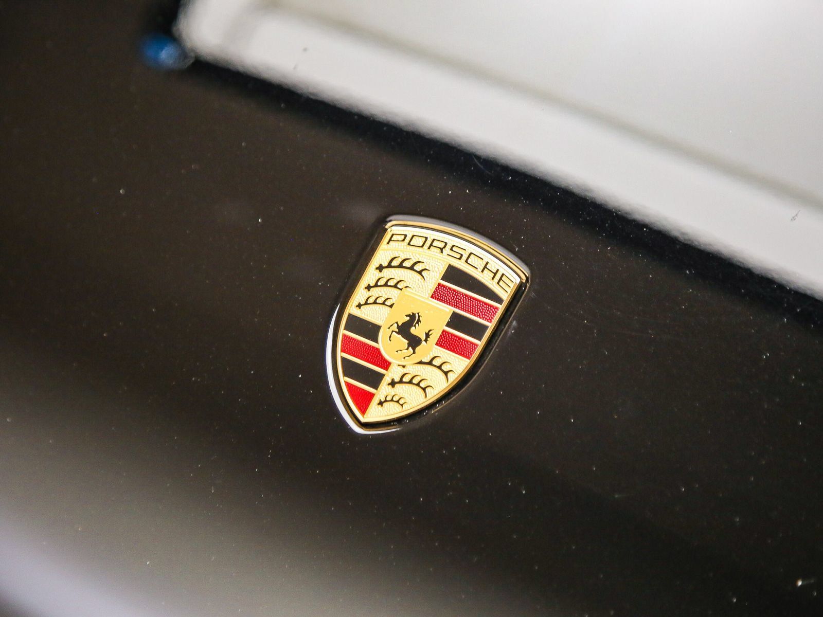 Certified 2025 Porsche Macan AWD/4WD image 12