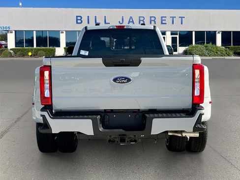 New 2026 Ford F350 4x4 Crew Cab DRW Super Duty image 5