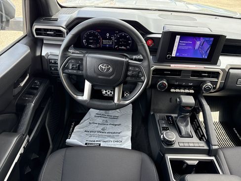 Used 2025 Toyota Tacoma TRD Sport AWD/4WD image 15