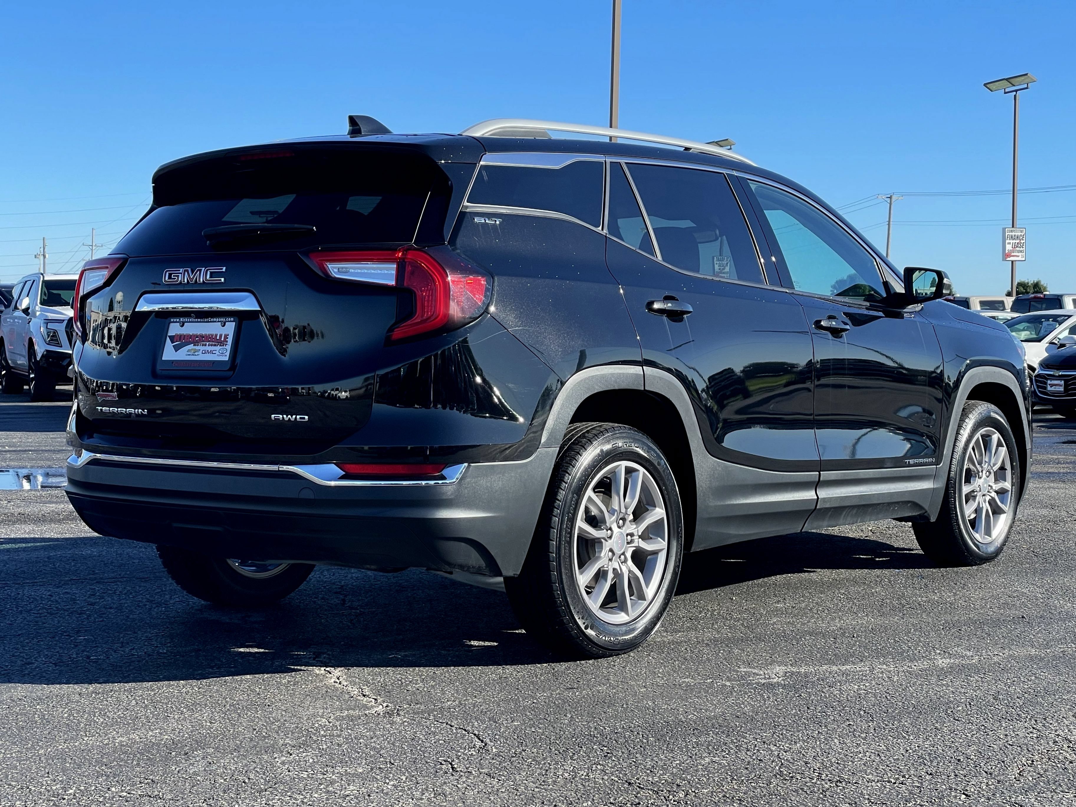 Certified 2022 GMC Terrain SLT AWD/4WD image 4