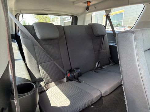 Used 2017 Chevrolet Suburban LS RWD image 20