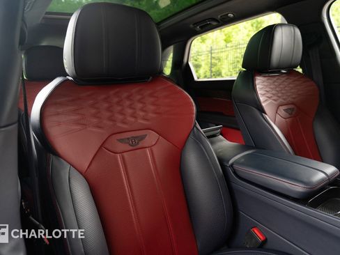 Used 2023 Bentley Bentayga Extended Wheelbase image 33