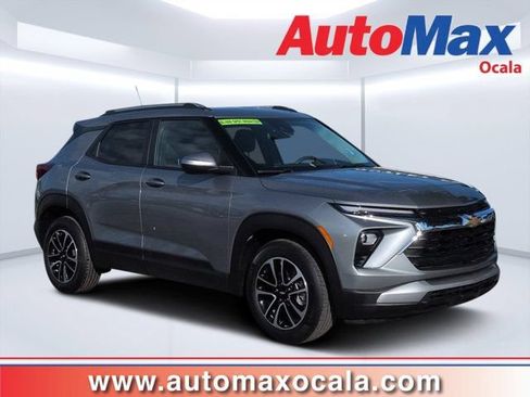 Used 2025 Chevrolet TrailBlazer LT w/ Driver Confidence Package FWD image 1