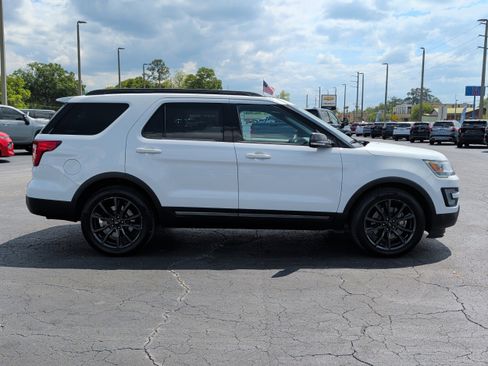 Used 2017 Ford Explorer XLT w/ Equipment Group 202A FWD image 4