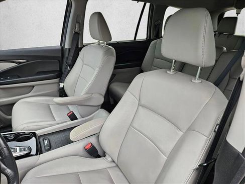 Used 2018 Honda Pilot Touring image 16