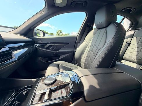 Used 2025 BMW 530i RWD image 30