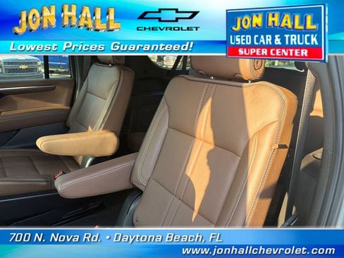Used 2025 Chevrolet Suburban High Country AWD/4WD image 23