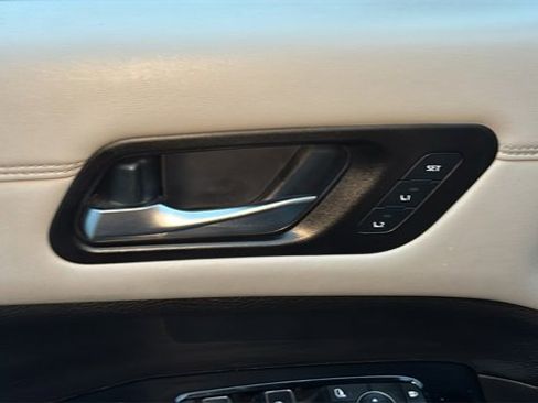 Used 2022 Nissan Pathfinder Platinum w/ Cargo Package image 10