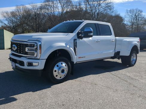 Used 2025 Ford F450 Platinum w/ Platinum Plus Package image 6