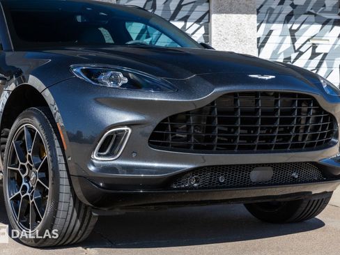 Used 2021 Aston Martin DBX image 2