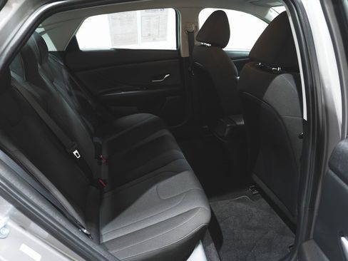 Certified 2023 Hyundai Elantra SE image 13