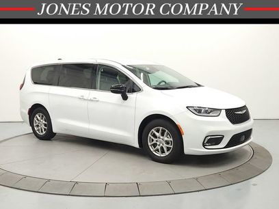 Used 2024 Chrysler Pacifica Touring-L