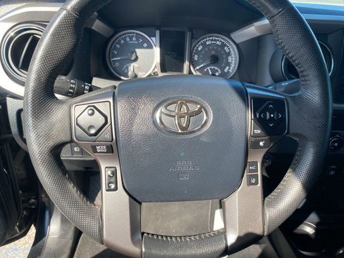 Used 2018 Toyota Tacoma SR5 image 19