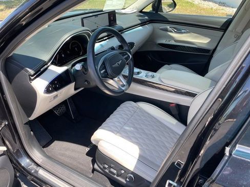 Used 2023 Genesis GV70 3.5T Sport w/ Sport Prestige Package AWD/4WD image 14