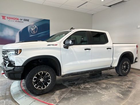 Used 2023 Chevrolet Silverado 1500 ZR2 w/ Technology Package image 3